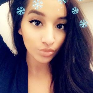 Meet your Posher, Deisy